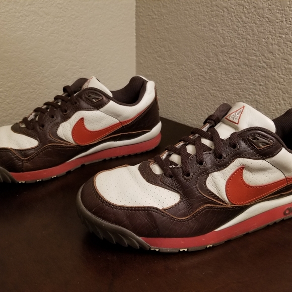 nike acg hiking shoes mens